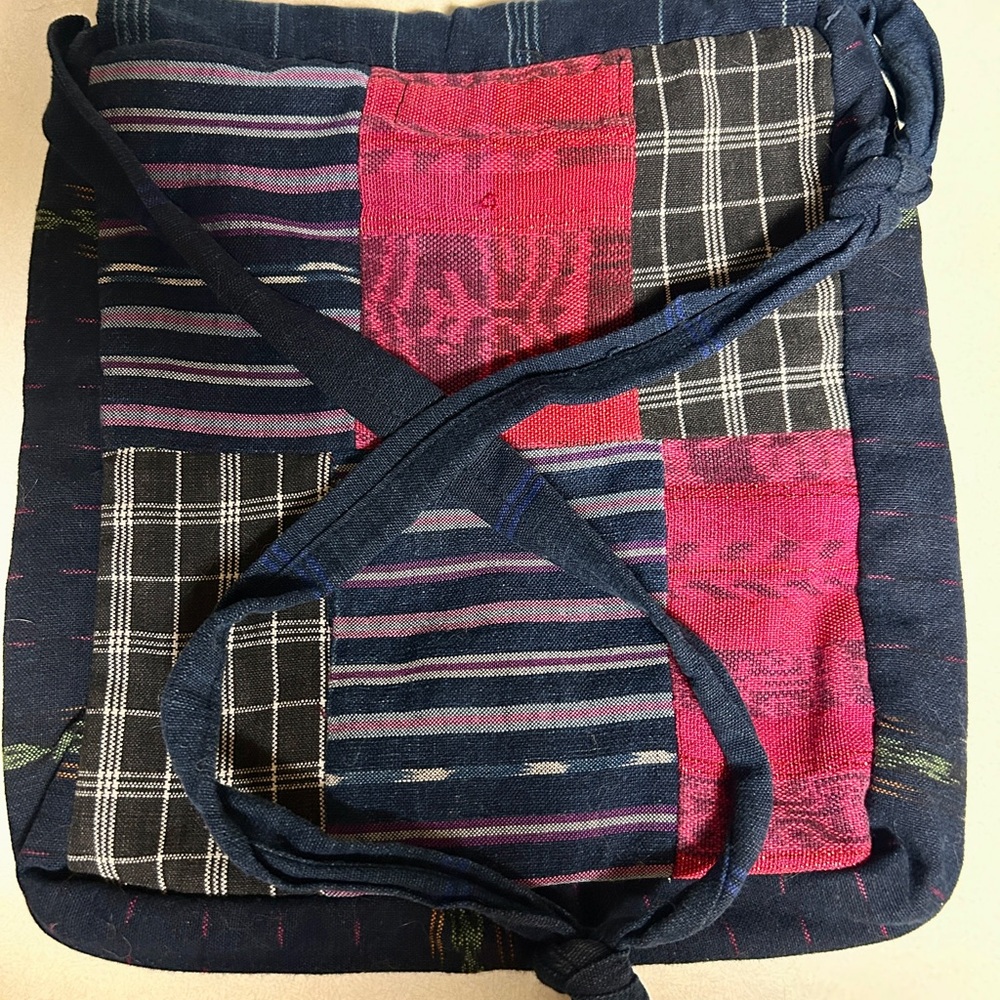Bamboo Threads Handmade Patchwork Backpack Guatemala - Picture 4 of 4